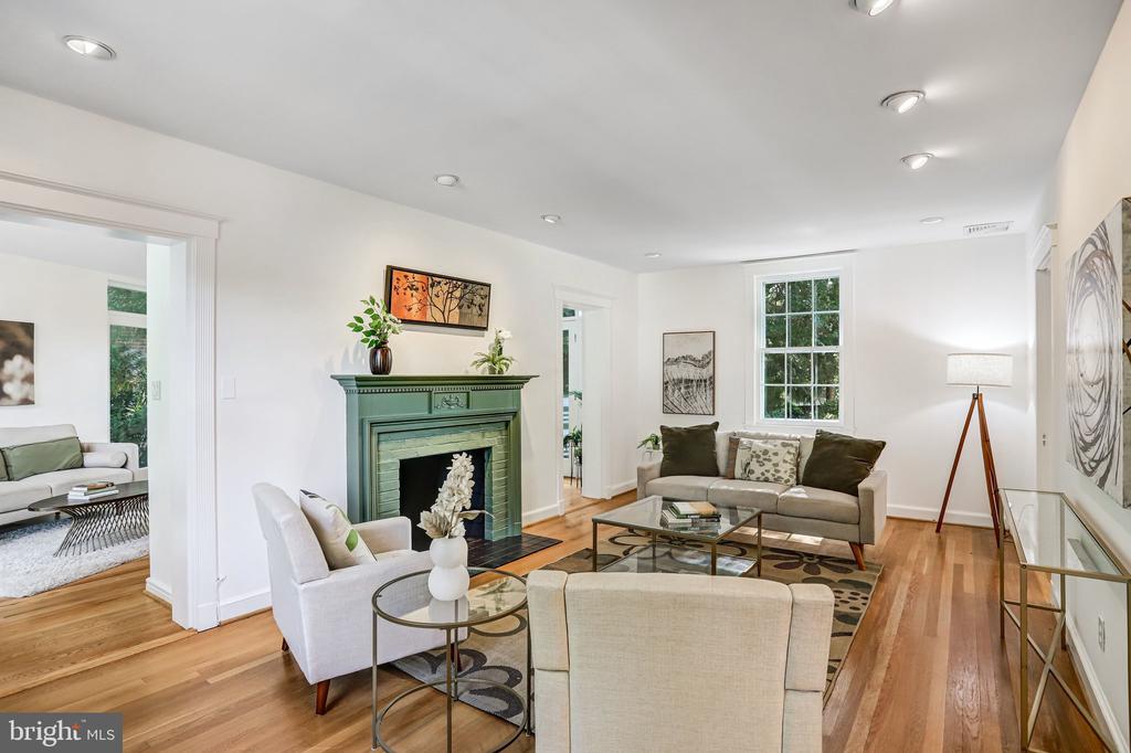 4224 OAKRIDGE LANE