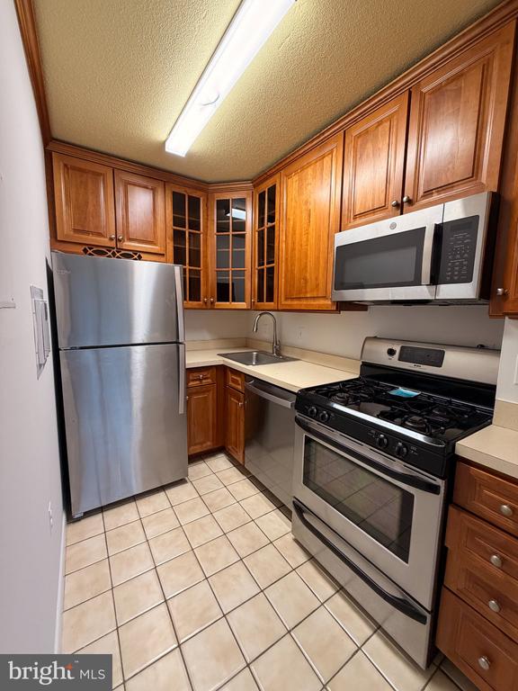 4242 E WEST HIGHWAY 506
