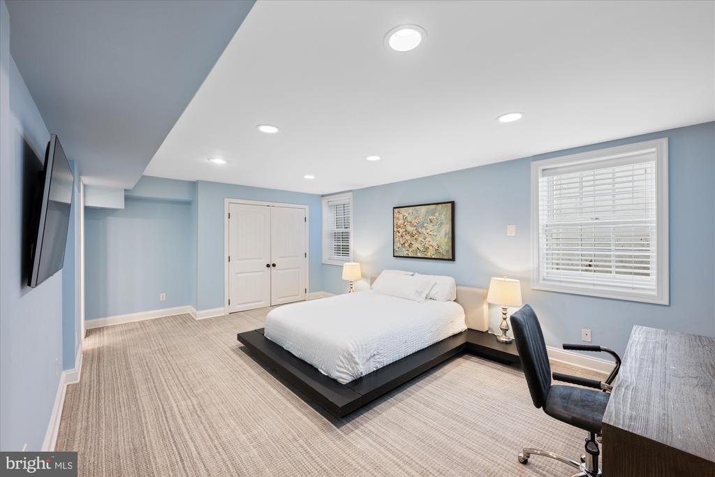6 LELAND COURT