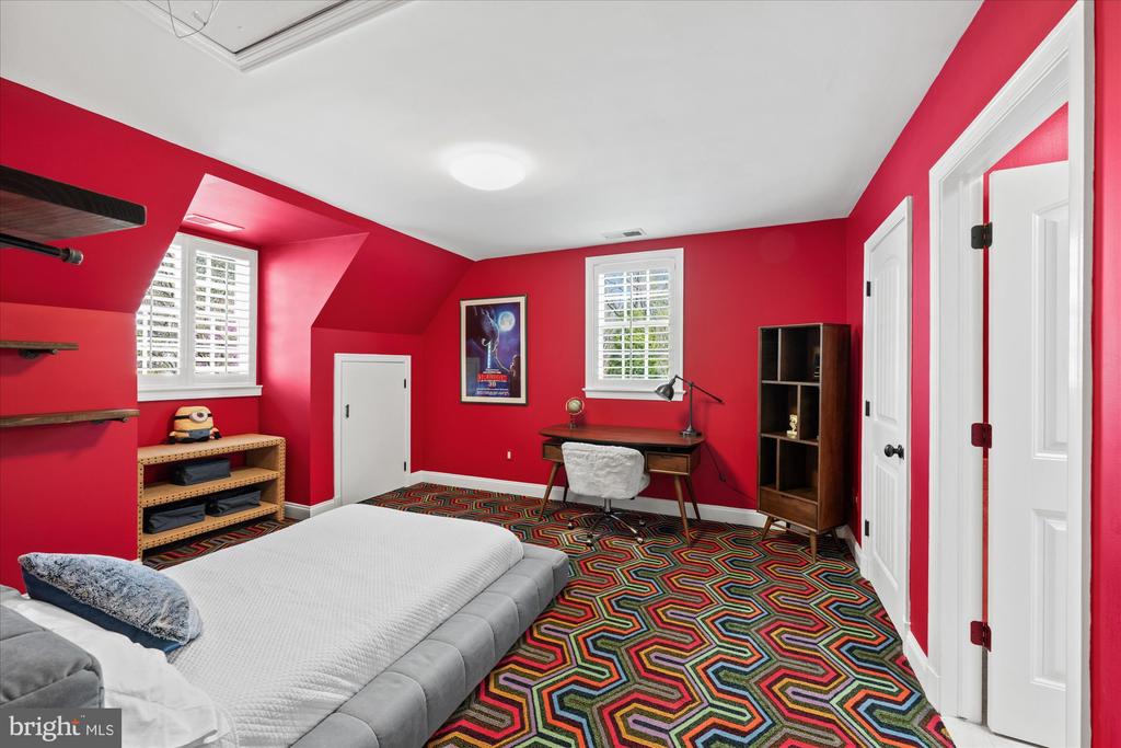 6 LELAND COURT