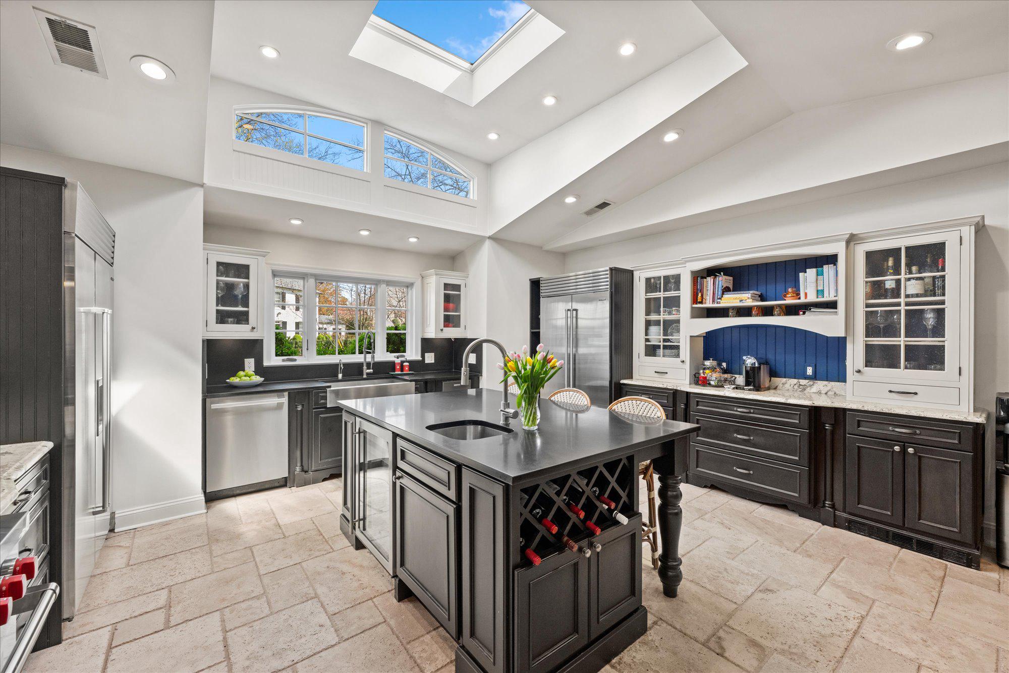 6 LELAND COURT