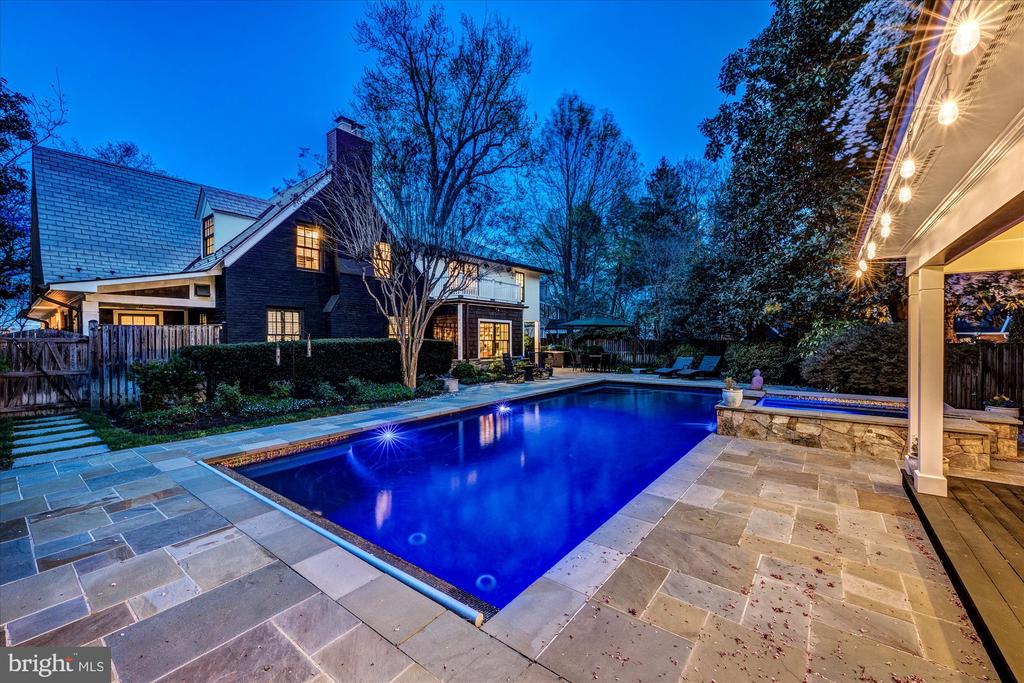 6 LELAND COURT