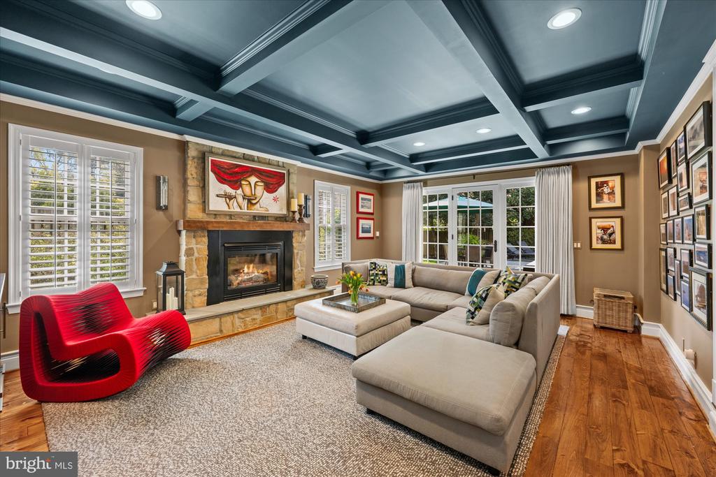 6 LELAND COURT