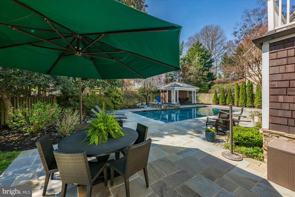 6 LELAND COURT