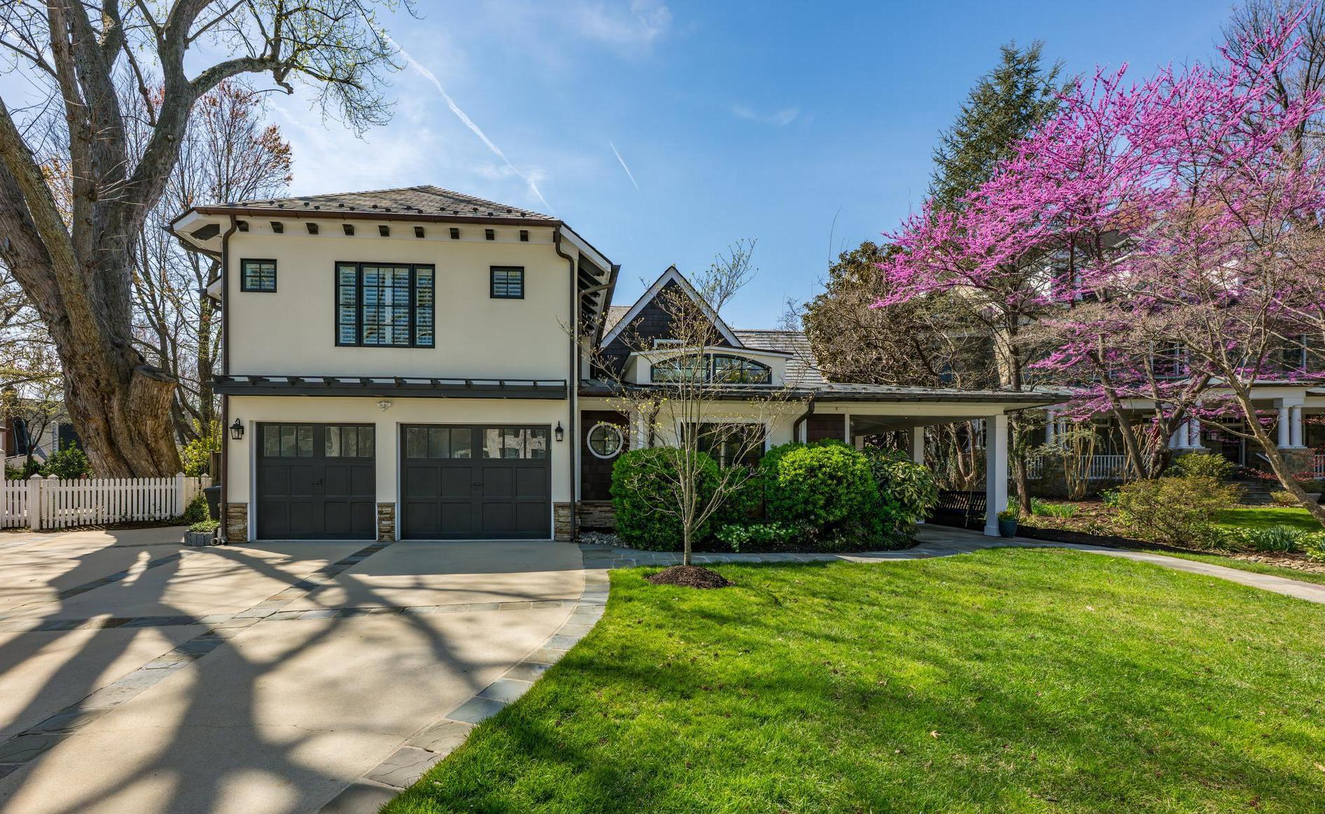 6 LELAND COURT