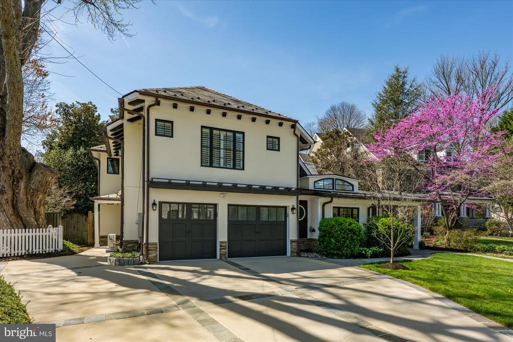 6 LELAND COURT