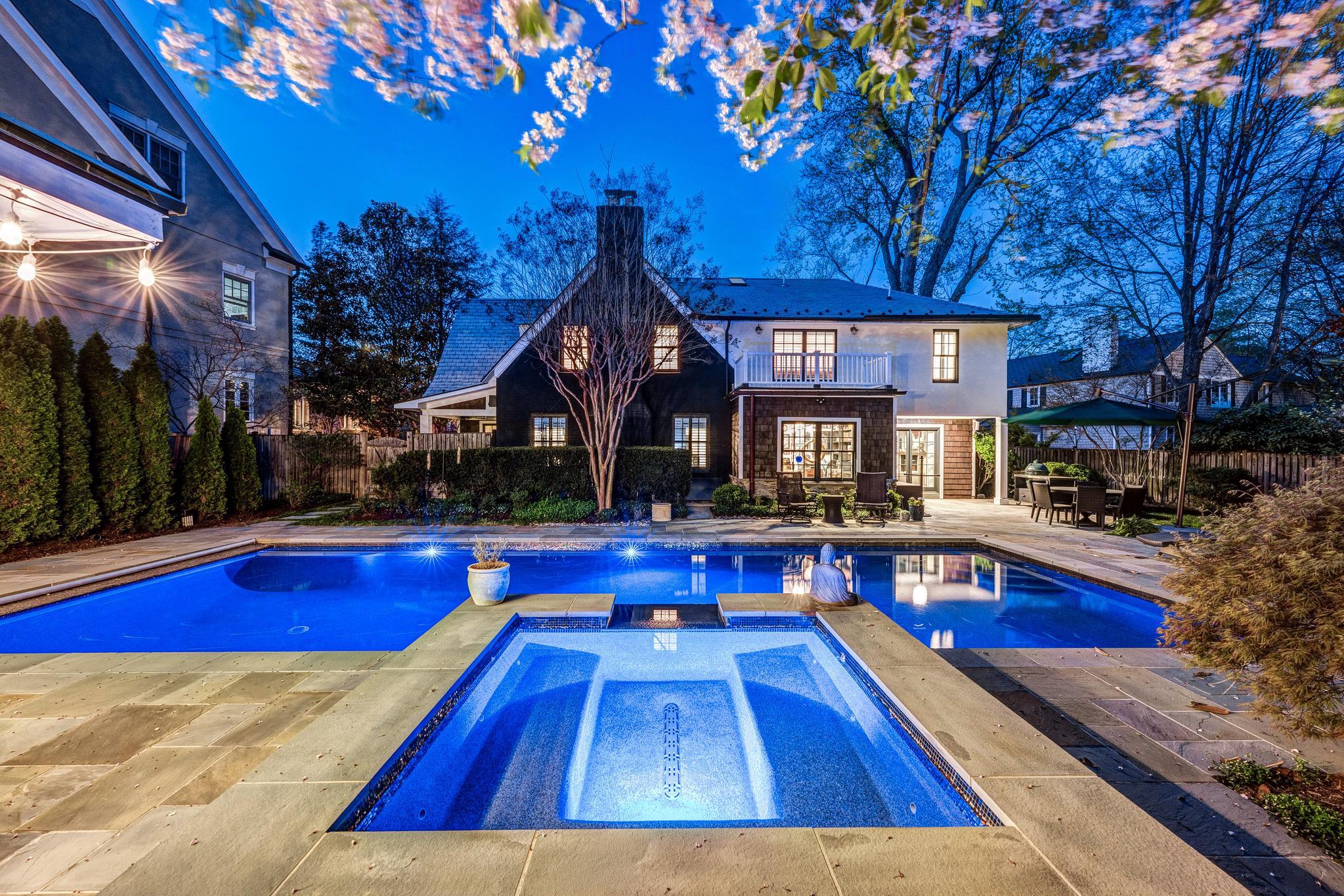 6 LELAND COURT