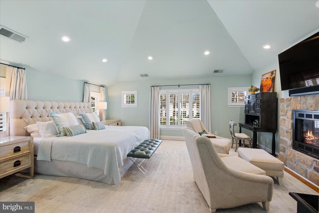 6 LELAND COURT