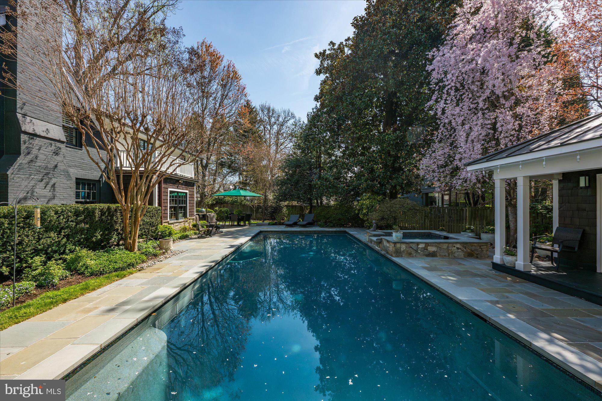 6 LELAND COURT