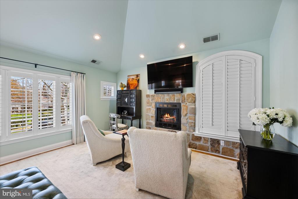 6 LELAND COURT