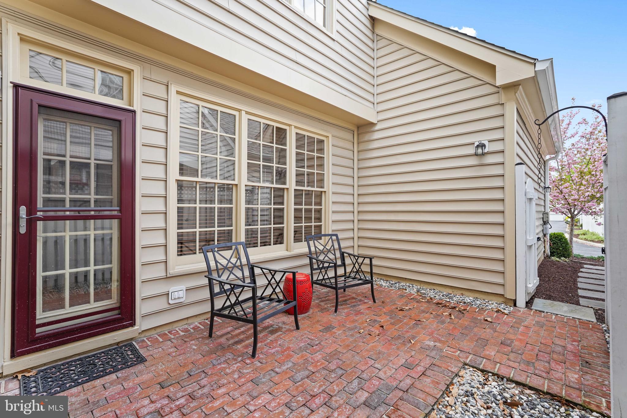 808 OAK KNOLL TERRACE