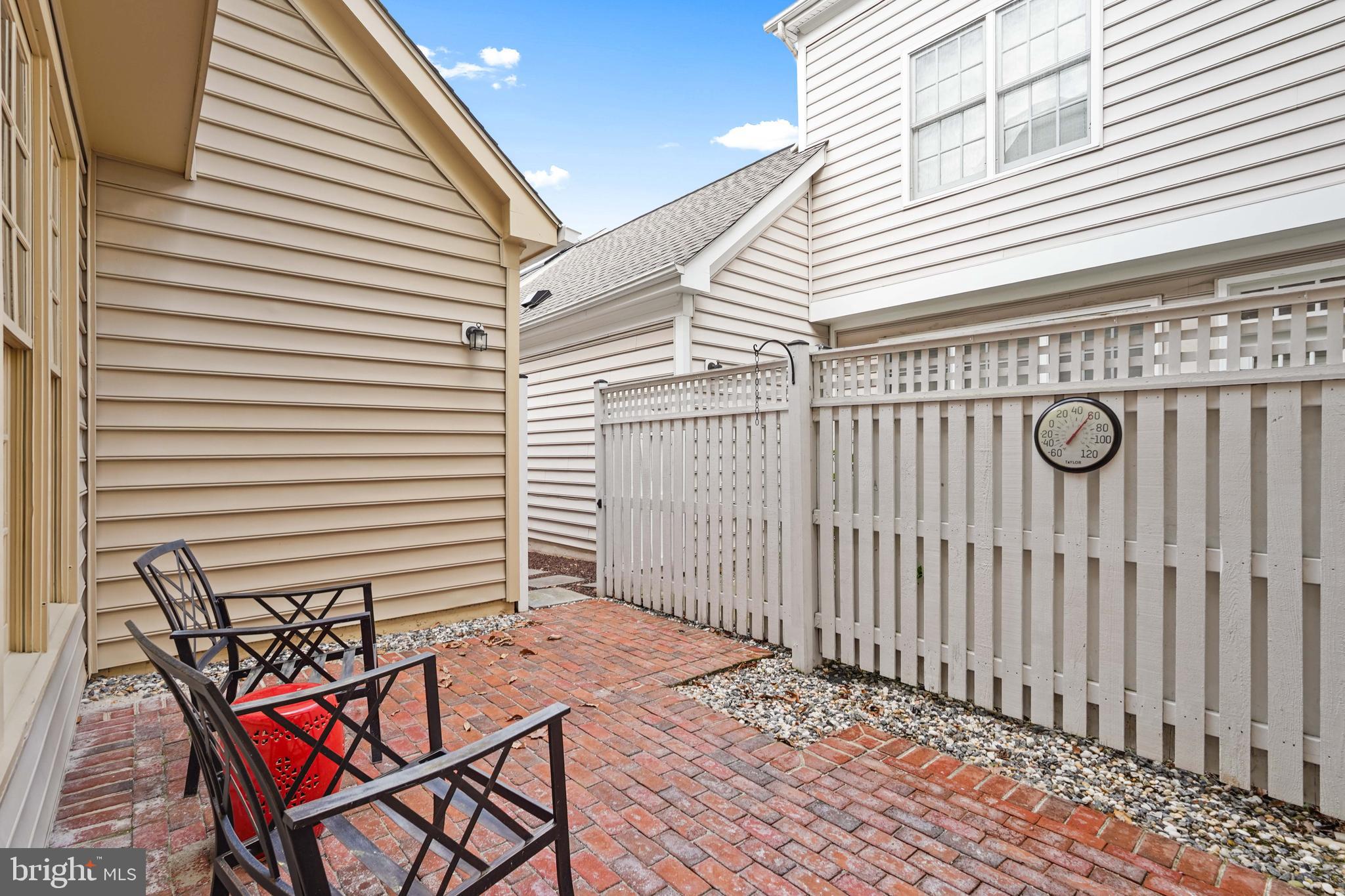 808 OAK KNOLL TERRACE