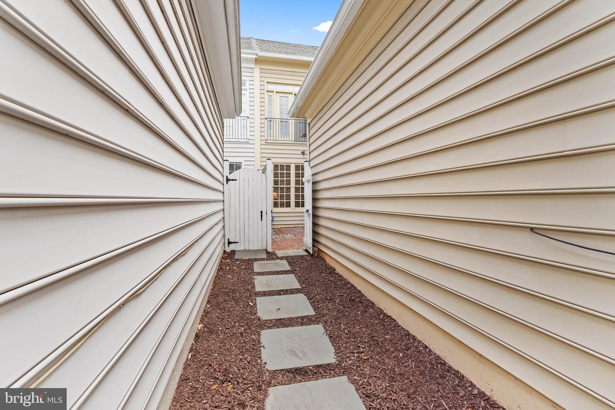 808 OAK KNOLL TERRACE