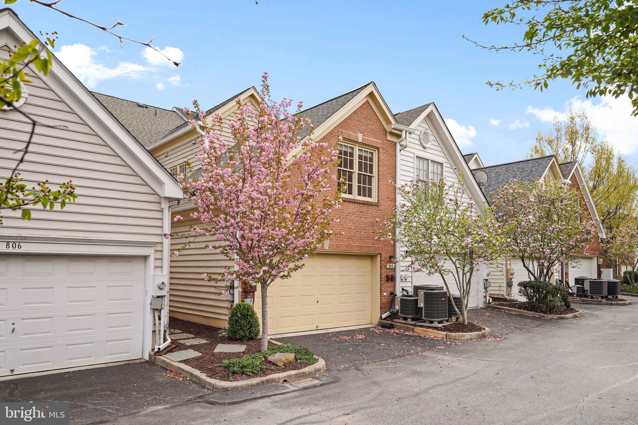 808 OAK KNOLL TERRACE