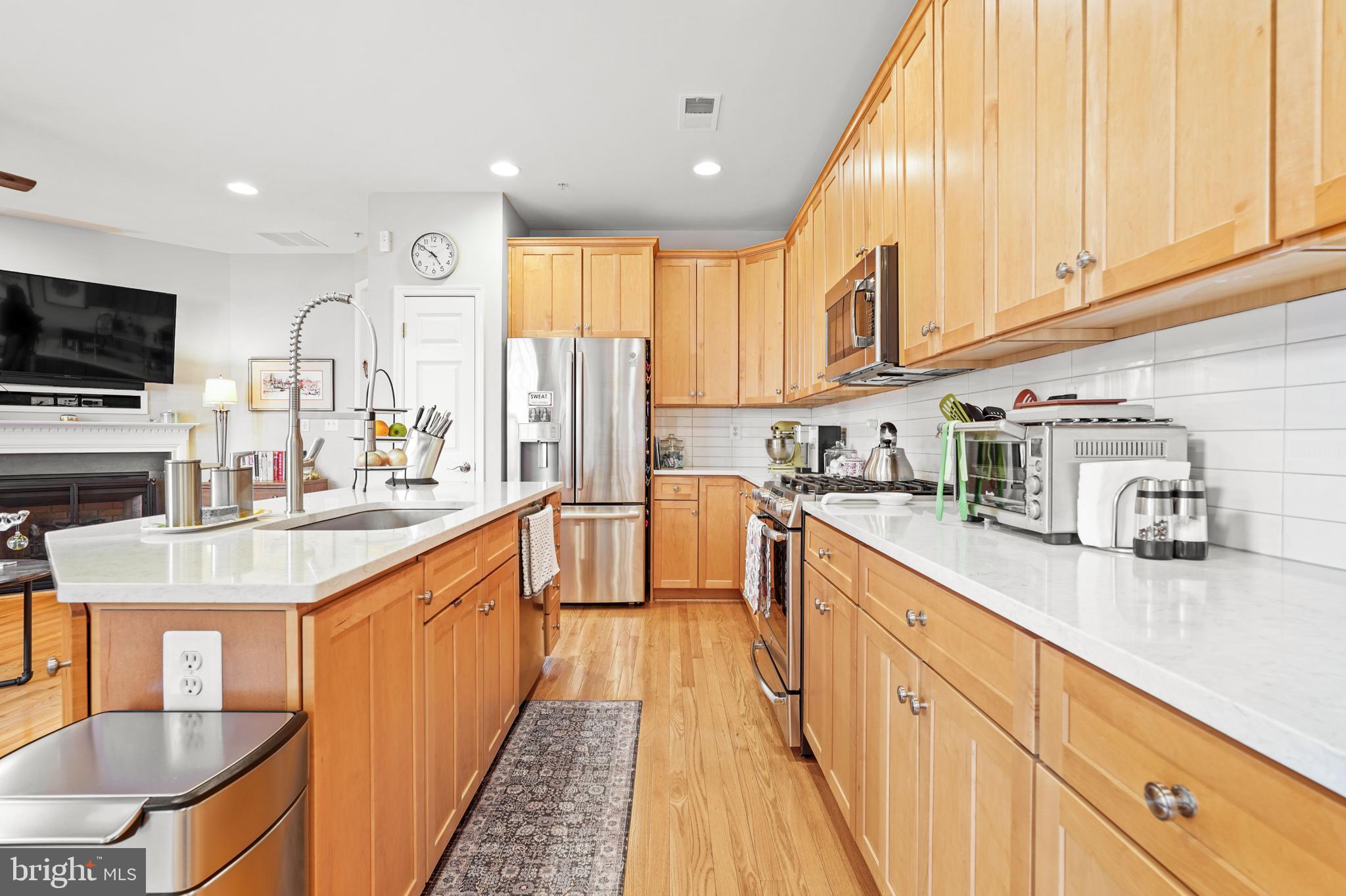 808 OAK KNOLL TERRACE