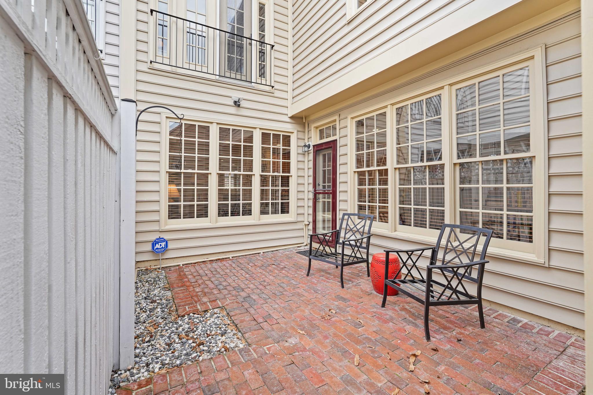 808 OAK KNOLL TERRACE