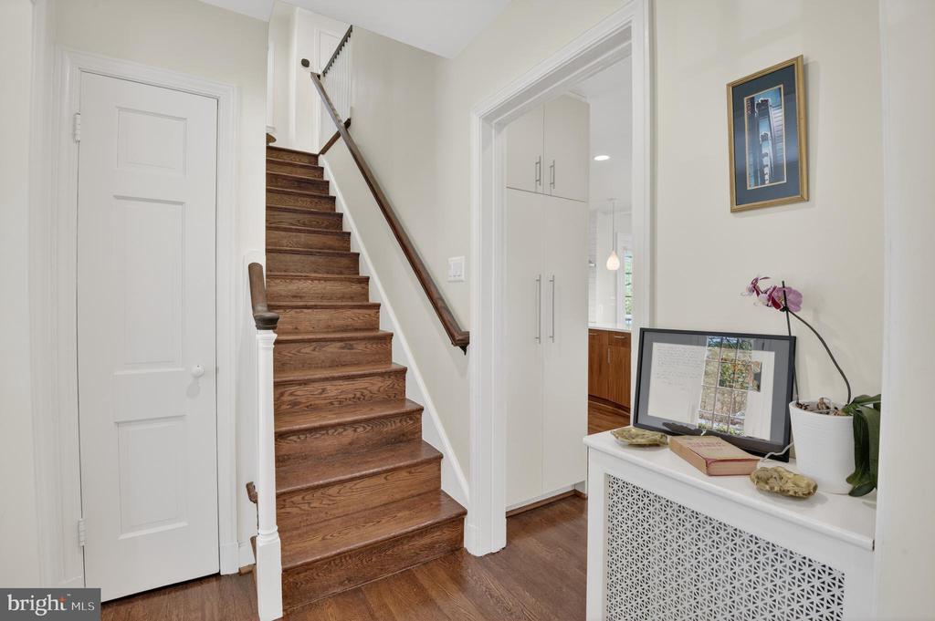 4225 OAKRIDGE LANE