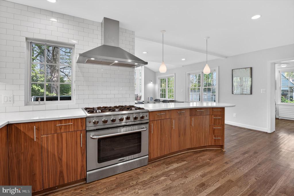 4225 OAKRIDGE LANE