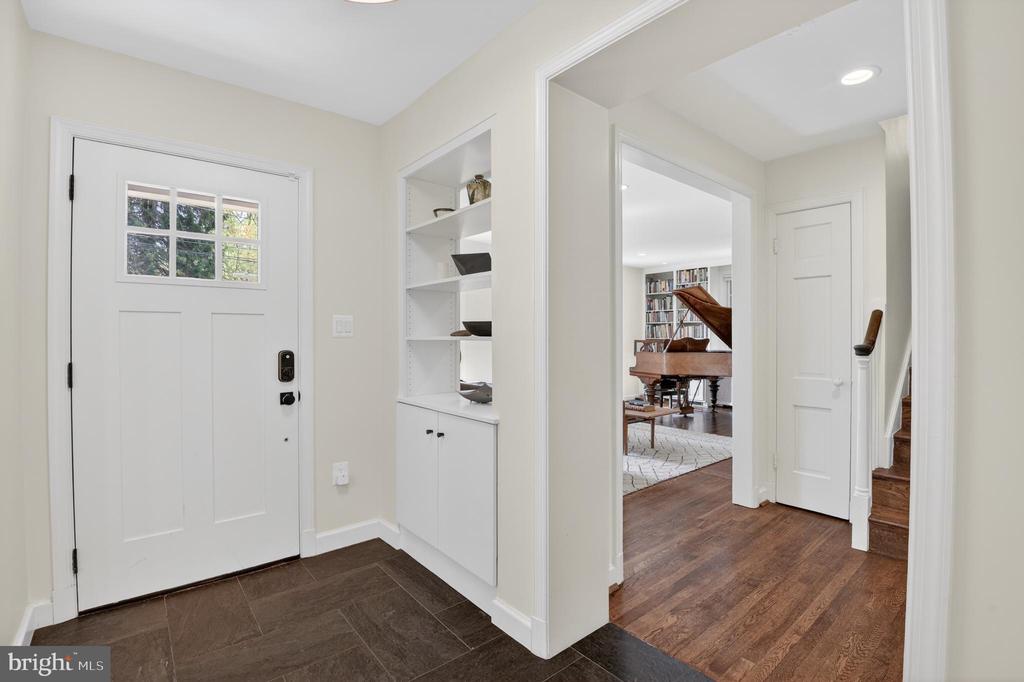 4225 OAKRIDGE LANE