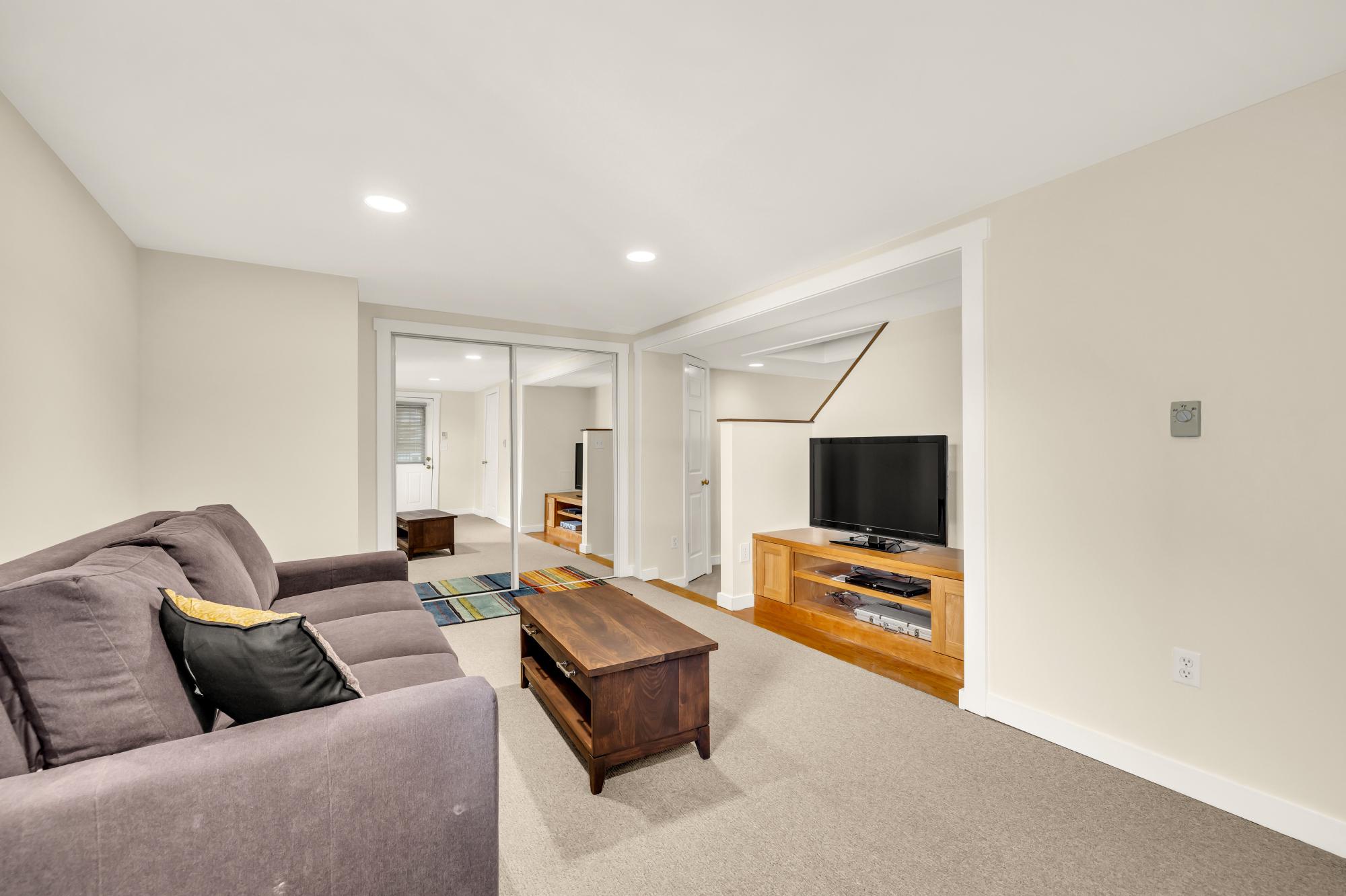 4215 OAKRIDGE