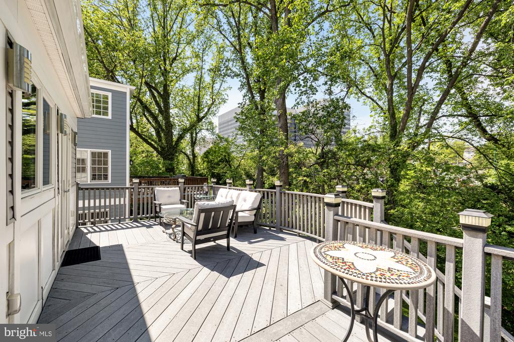 4215 OAKRIDGE
