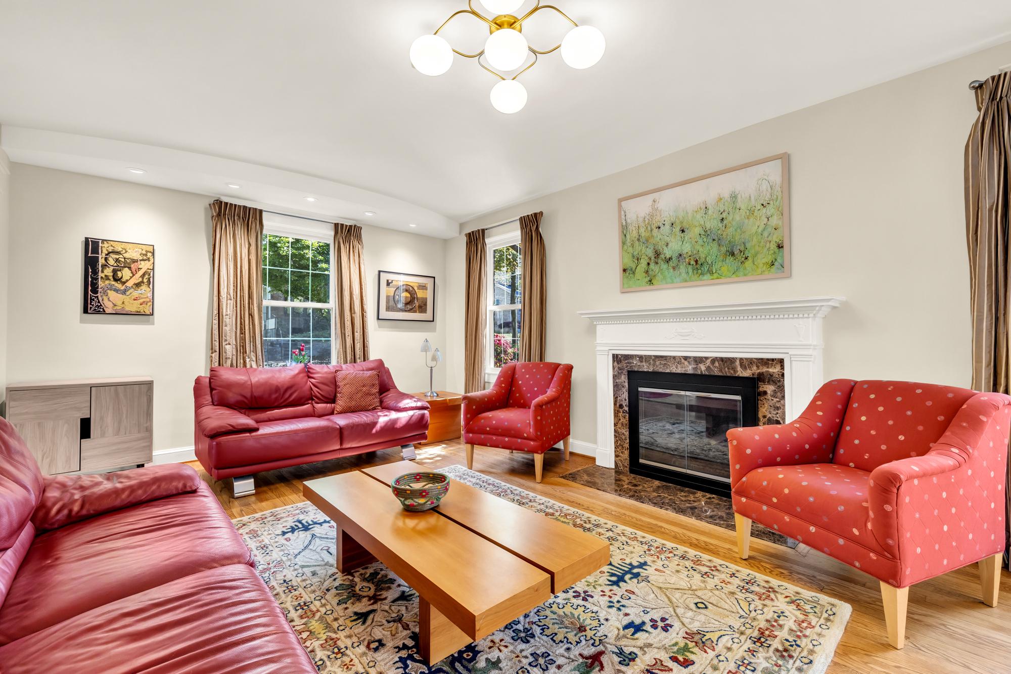 4215 OAKRIDGE
