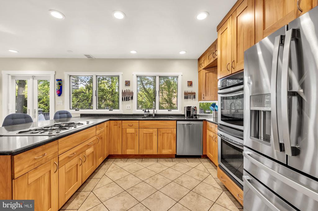 4215 OAKRIDGE