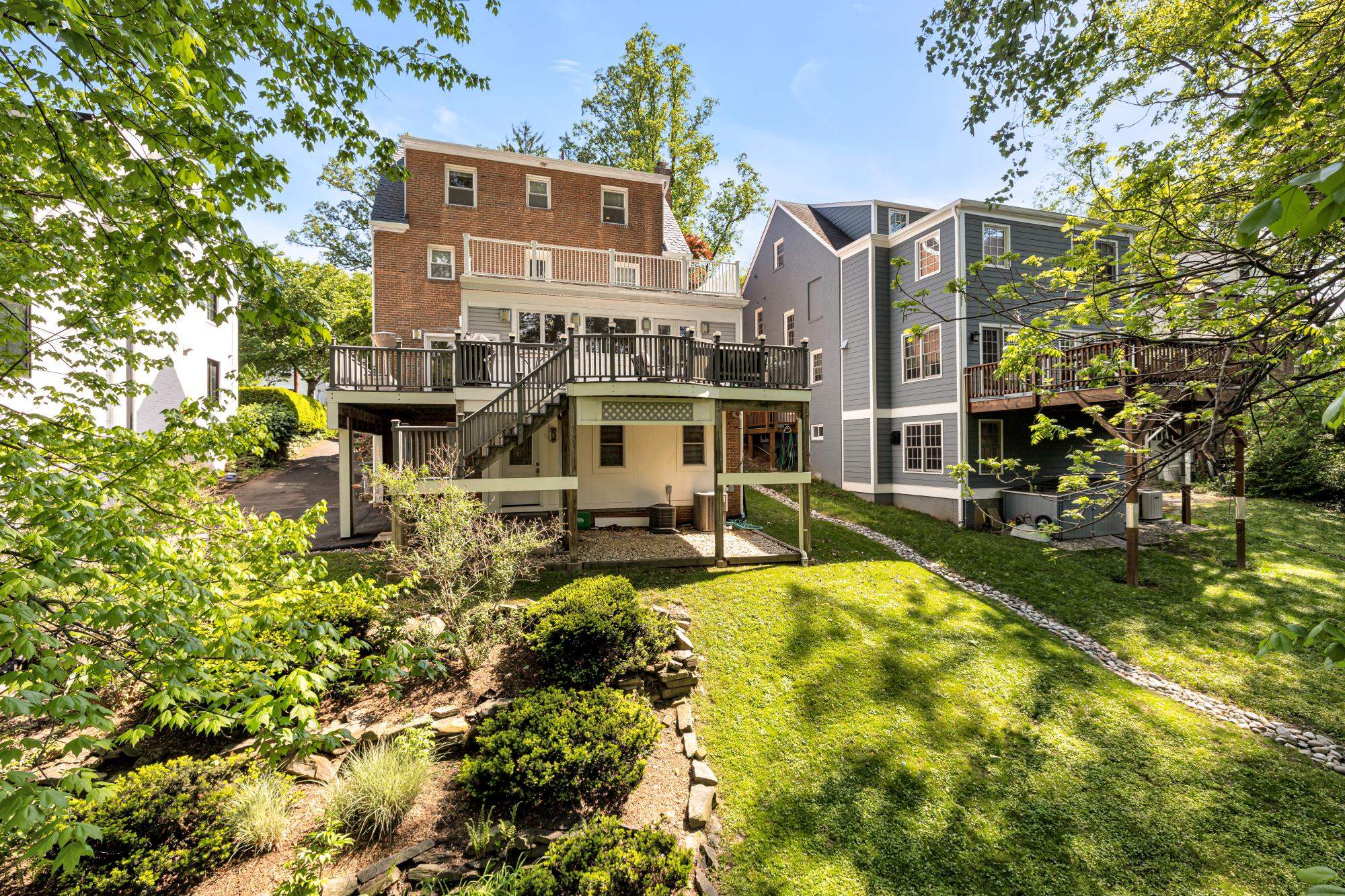 4215 OAKRIDGE