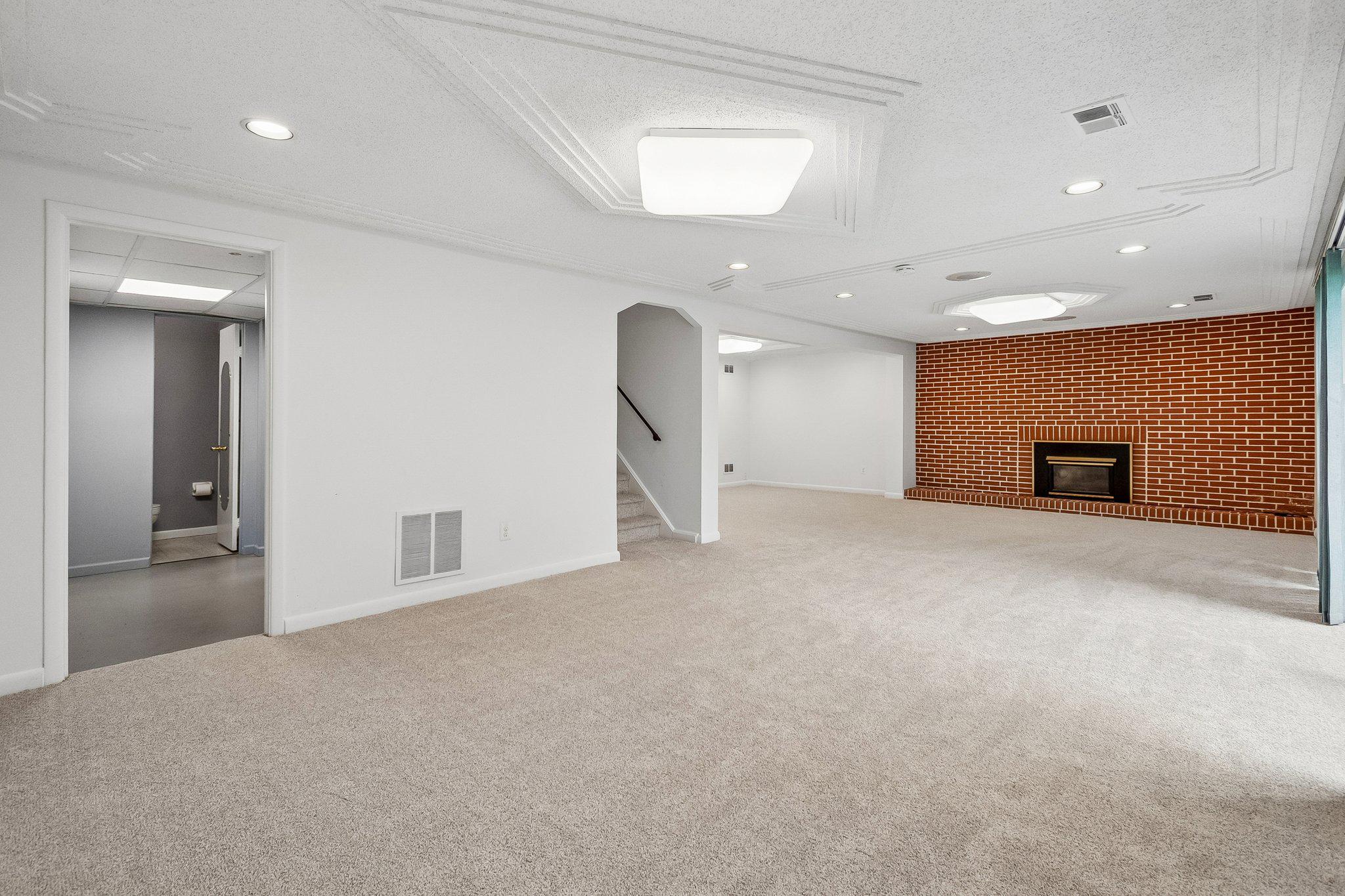 2807 HATHAWAY TERRACE