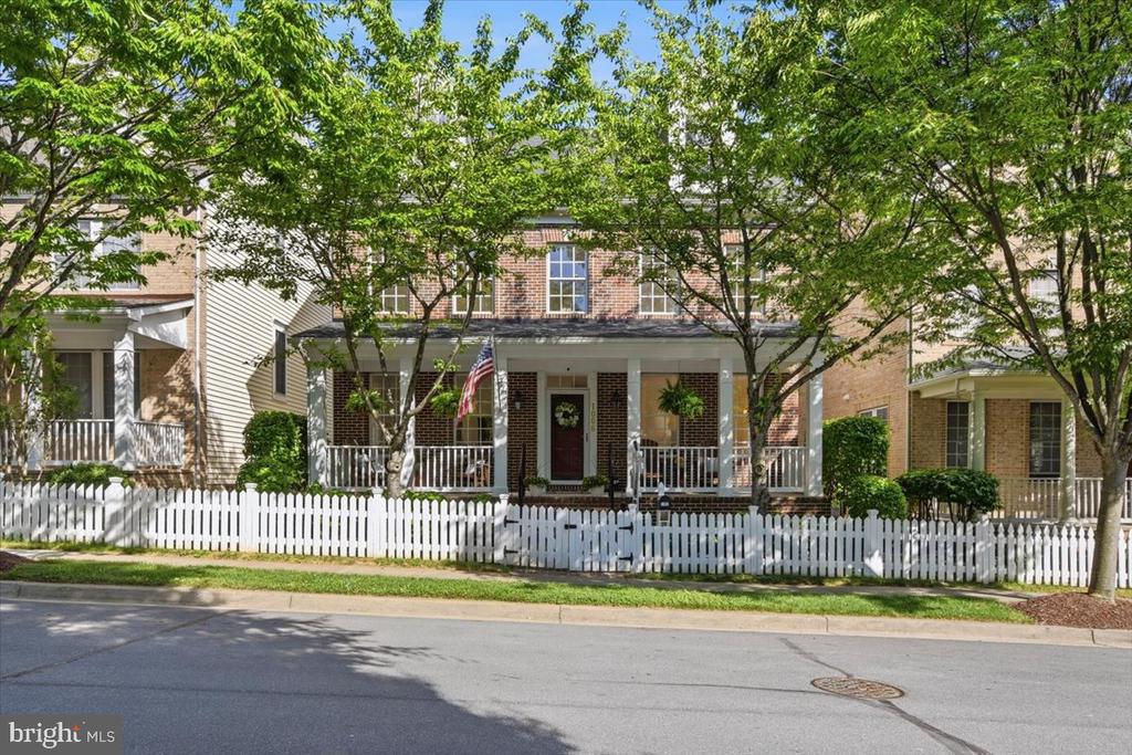 1006 HERITAGE FIELDS AVENUE