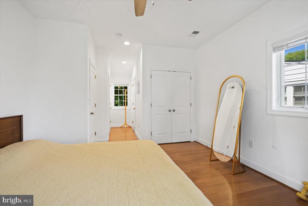 4842 PARK AVENUE
