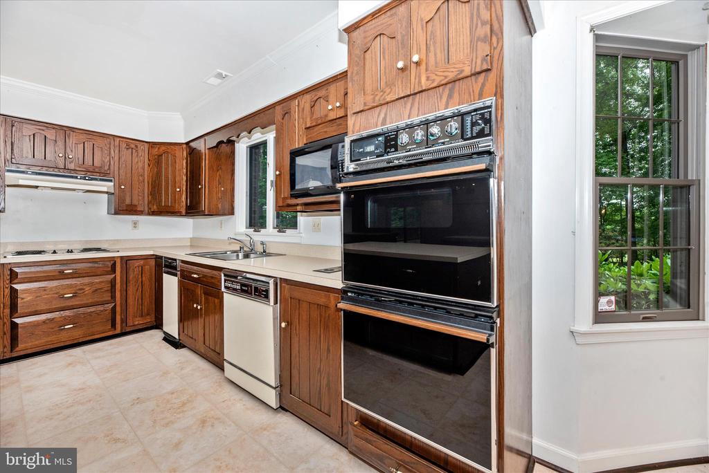 2221 GOLD MINE ROAD