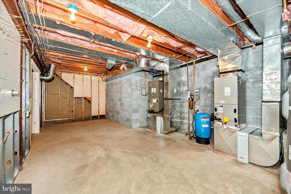 2221 GOLD MINE ROAD