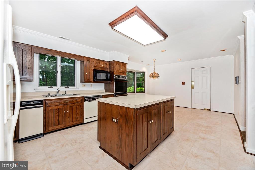 2221 GOLD MINE ROAD