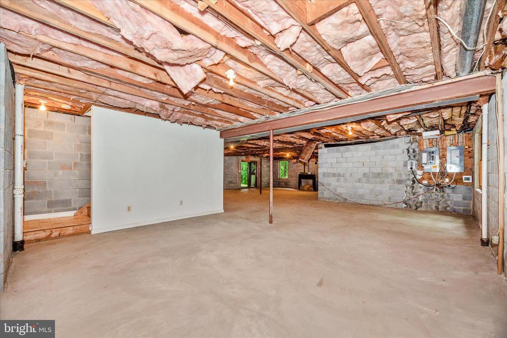 2221 GOLD MINE ROAD