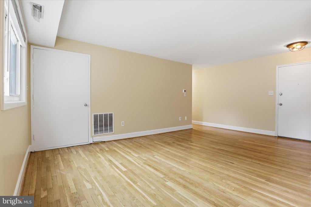 3355 UNIVERSITY BOULEVARD W 106