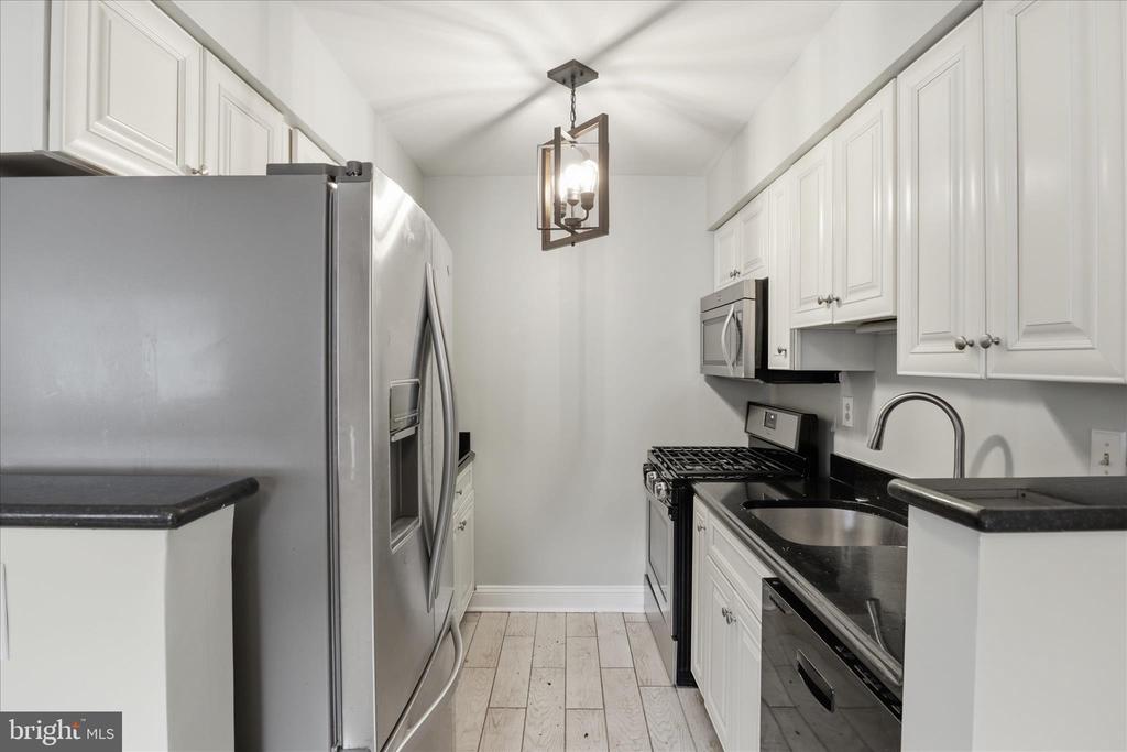 3355 UNIVERSITY BOULEVARD W 106