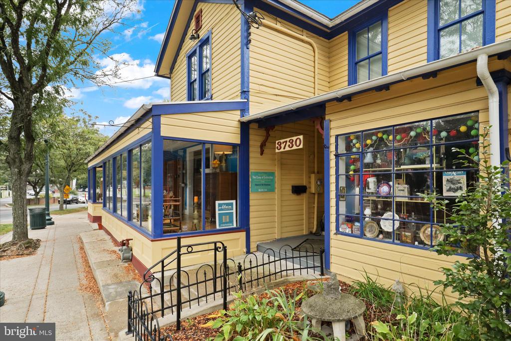 3355 UNIVERSITY BOULEVARD W 106
