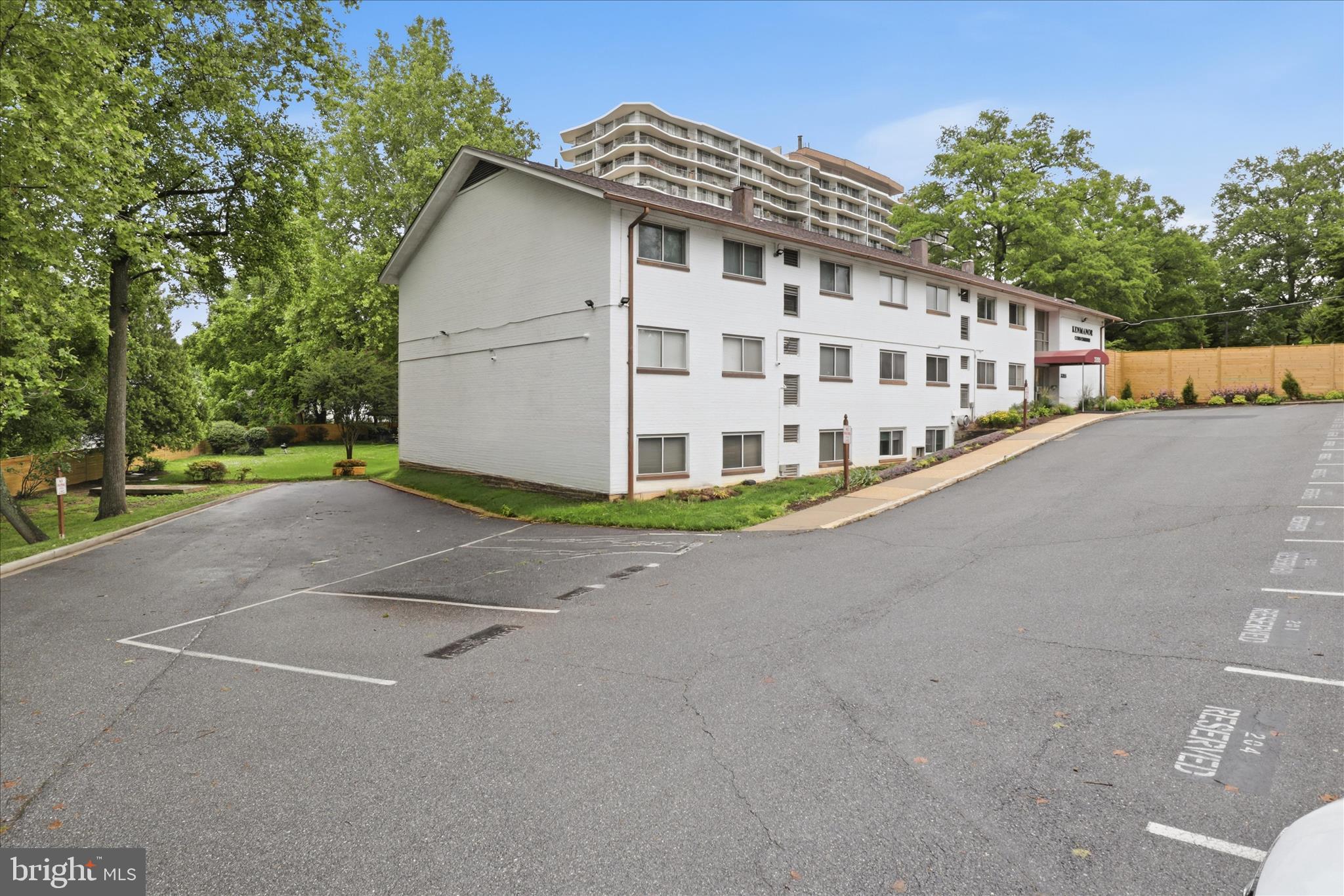 3355 UNIVERSITY BOULEVARD W 106