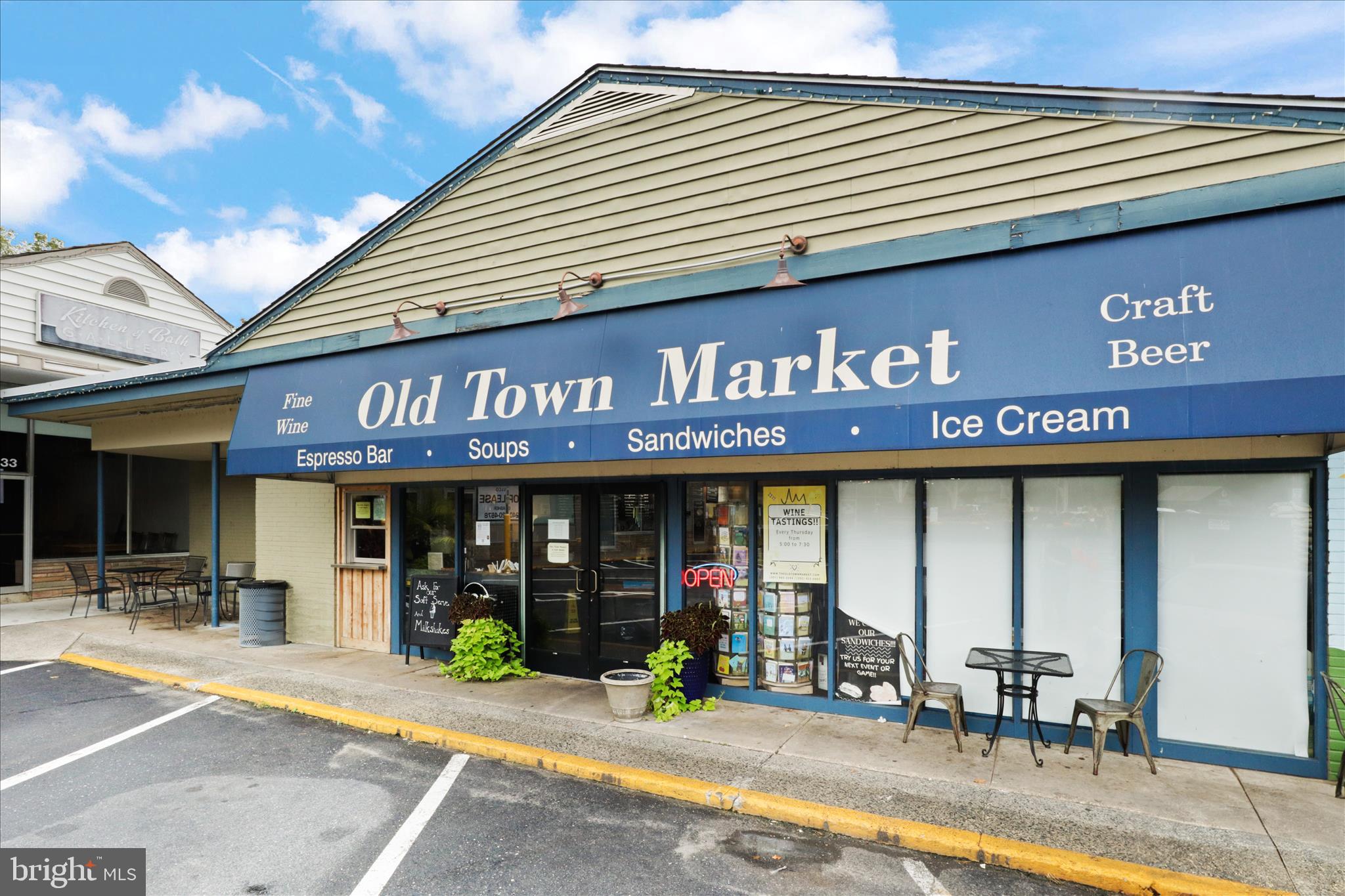 3355 UNIVERSITY BOULEVARD W 106