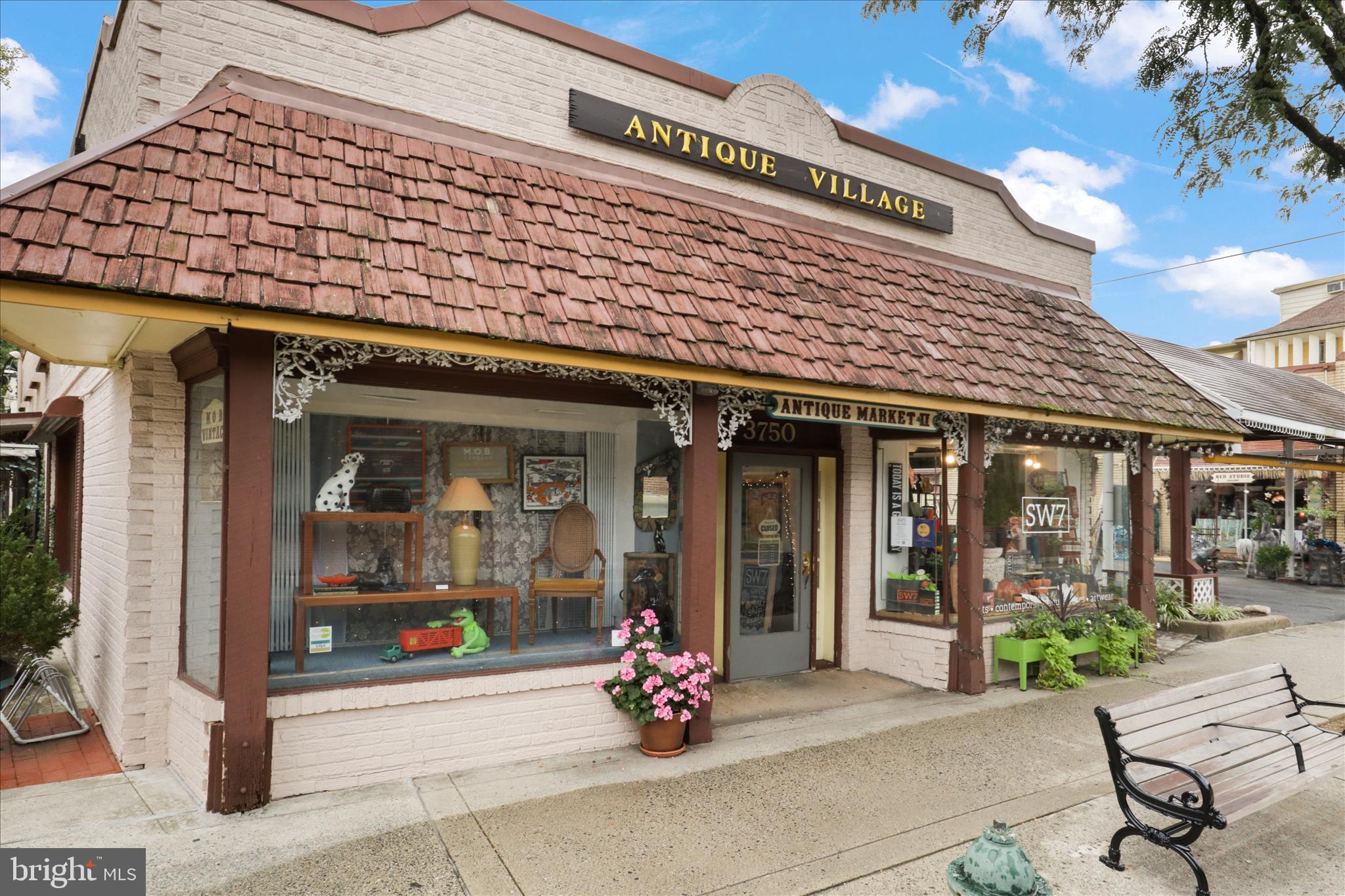 3355 UNIVERSITY BOULEVARD W 106