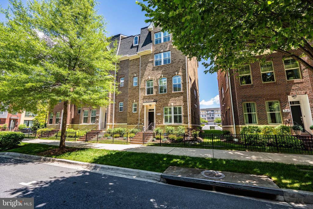 310 CROWN PARK AVENUE