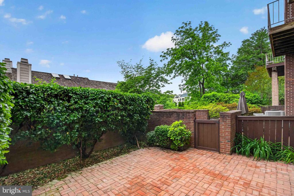 8016 QUARRY RIDGE WAY