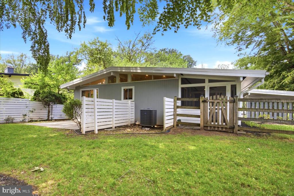 6614 MELODY LANE