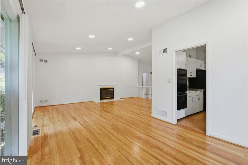 6614 MELODY LANE