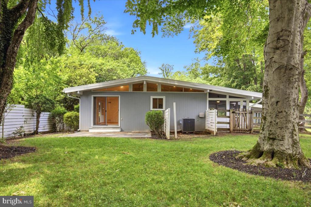 6614 MELODY LANE