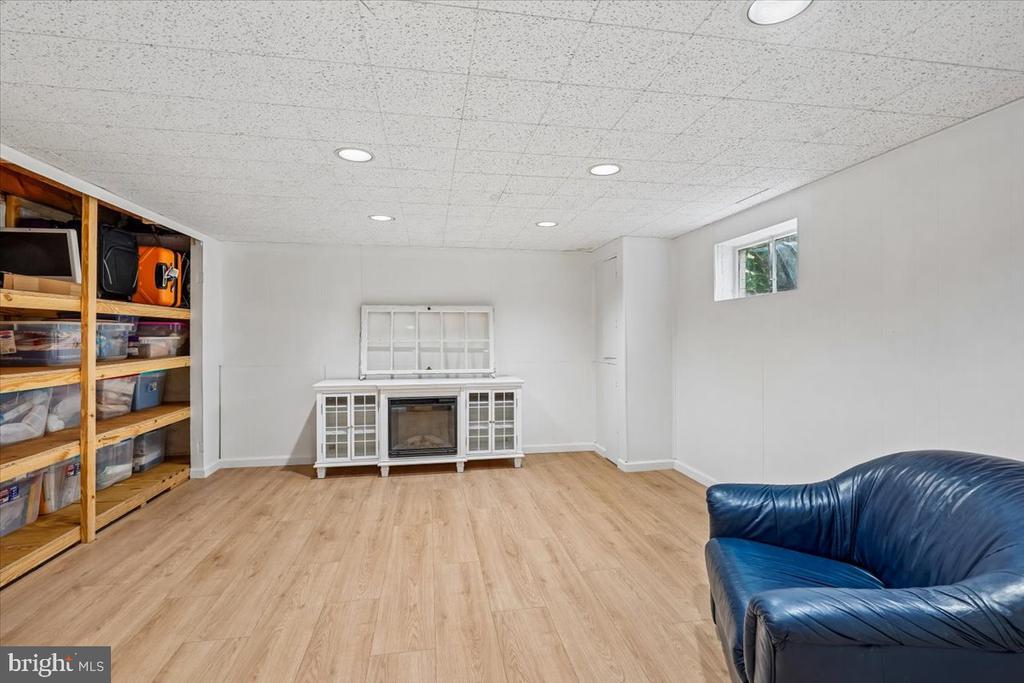 11111 LUND PLACE