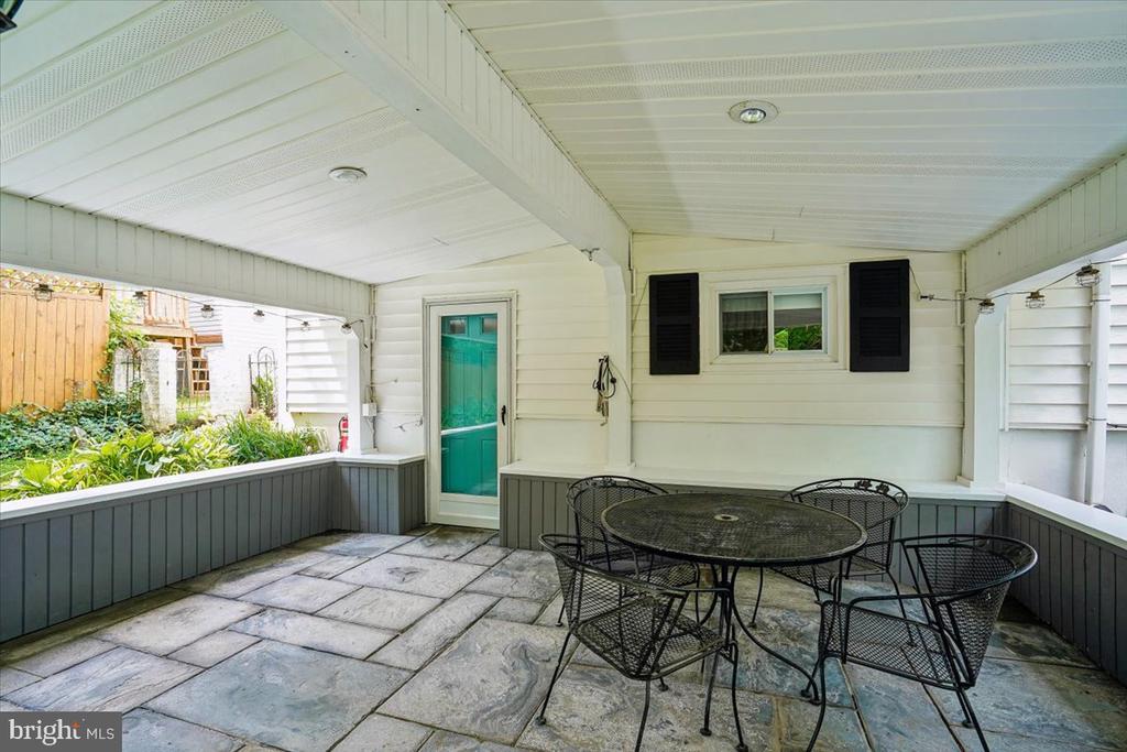11111 LUND PLACE