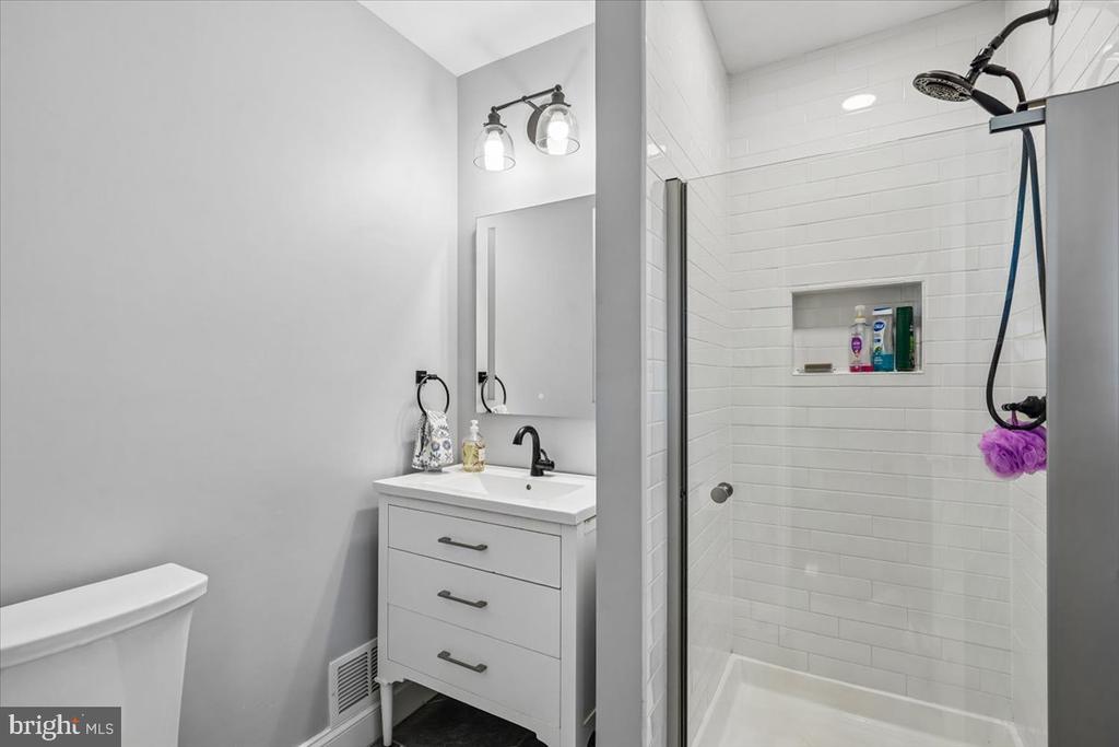 11111 LUND PLACE