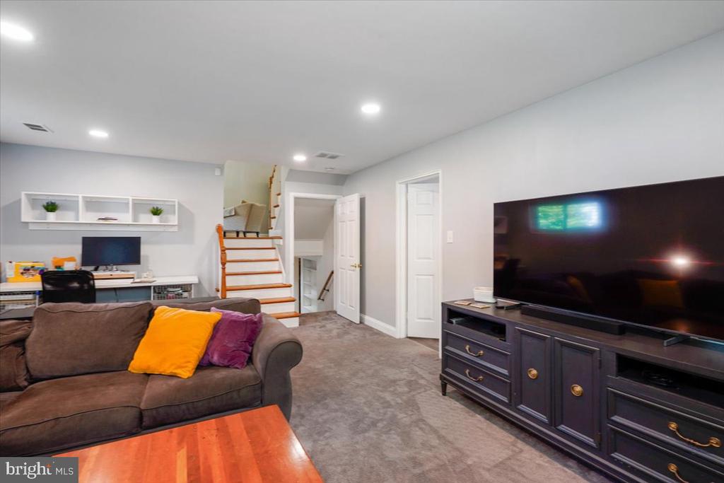 11111 LUND PLACE